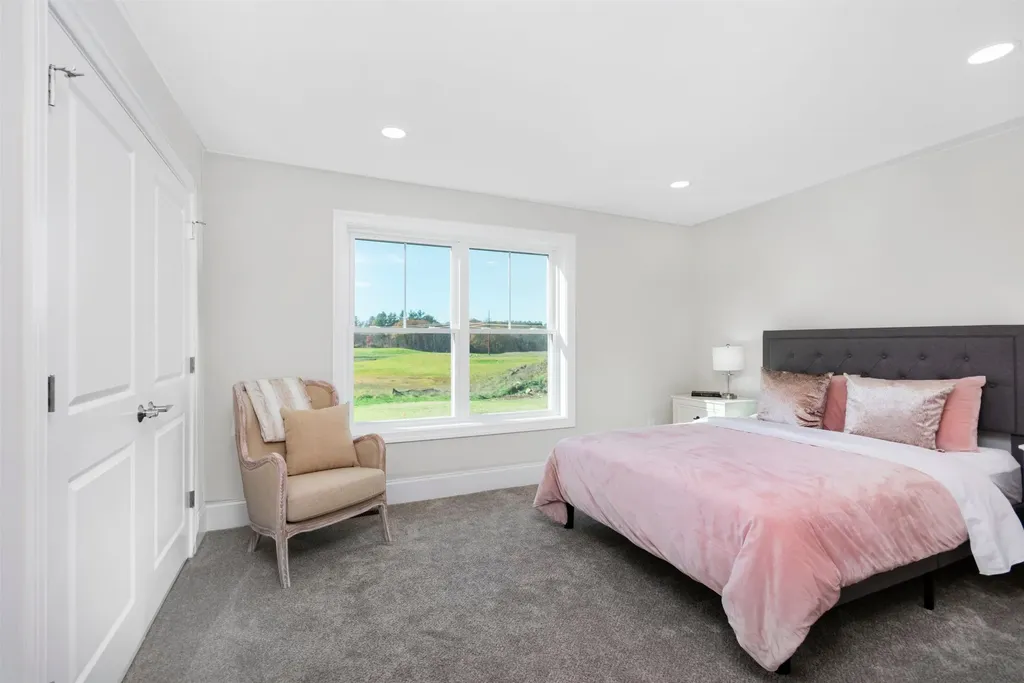 8 Acadia Drive Hudson NH 03051