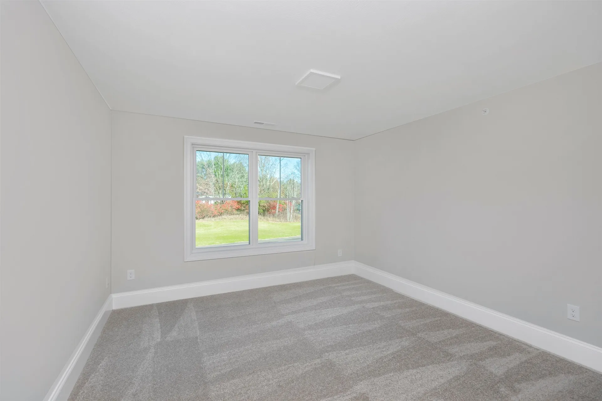 8 Acadia Drive Hudson NH 03051