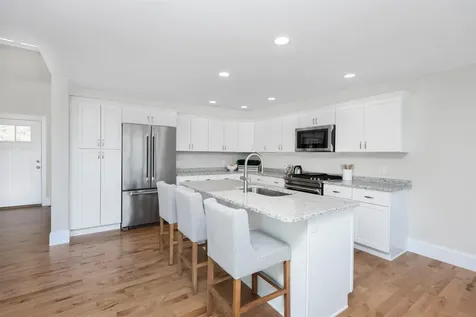 8 Acadia Drive Hudson NH 03051