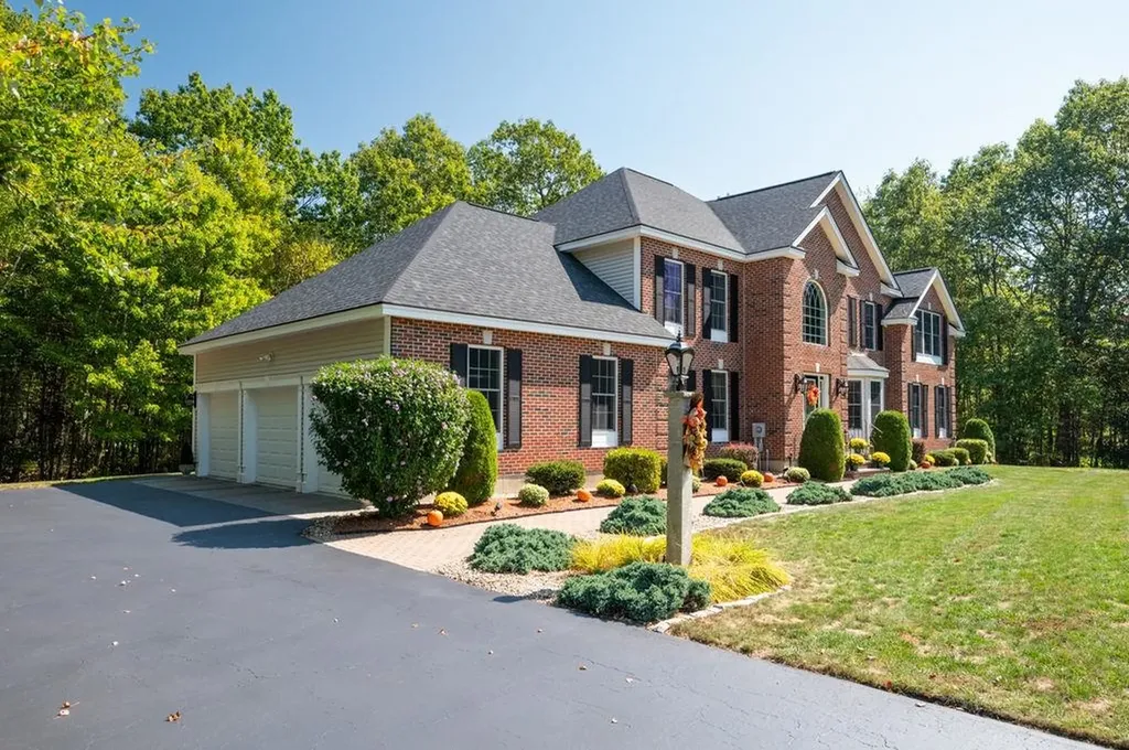 12 Ballard Road Pelham NH 03076