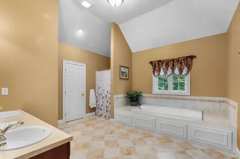 12 Ballard Road Pelham NH 03076
