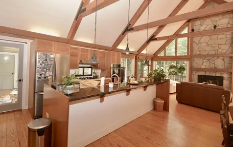 27 Hummingbird Hill Grantham NH 03753