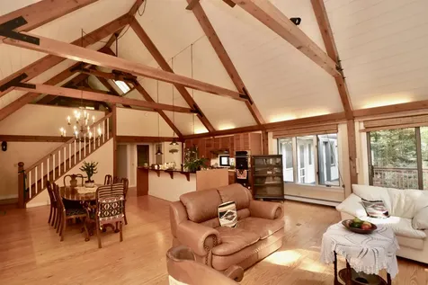 27 Hummingbird Hill Grantham NH 03753