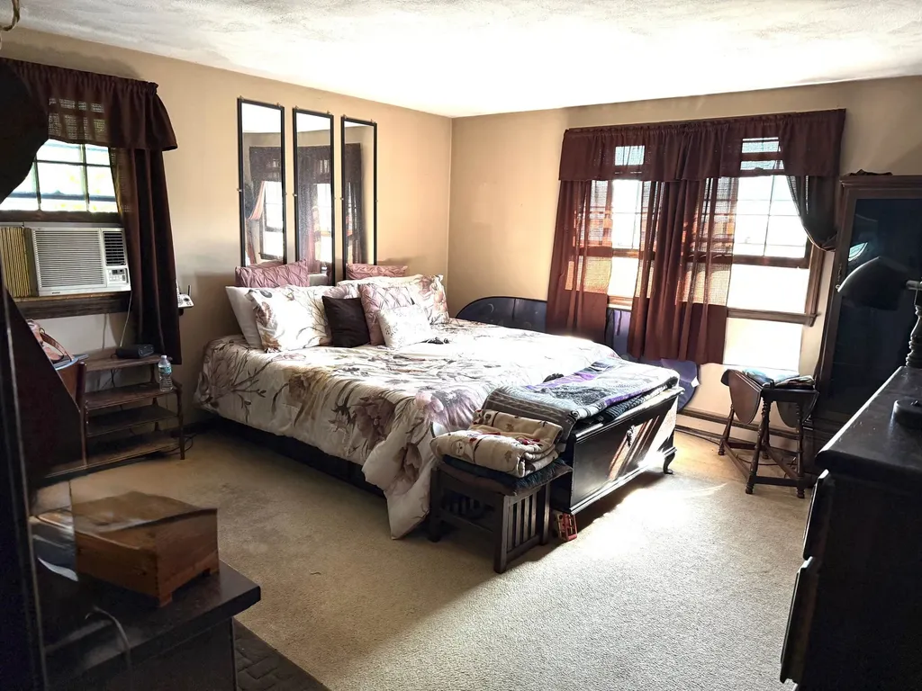 446 Mammoth Road Pelham NH 03076