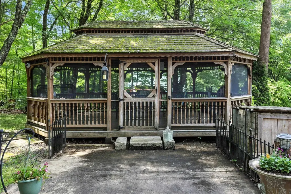 26 Juniper Drive Belmont NH 03220