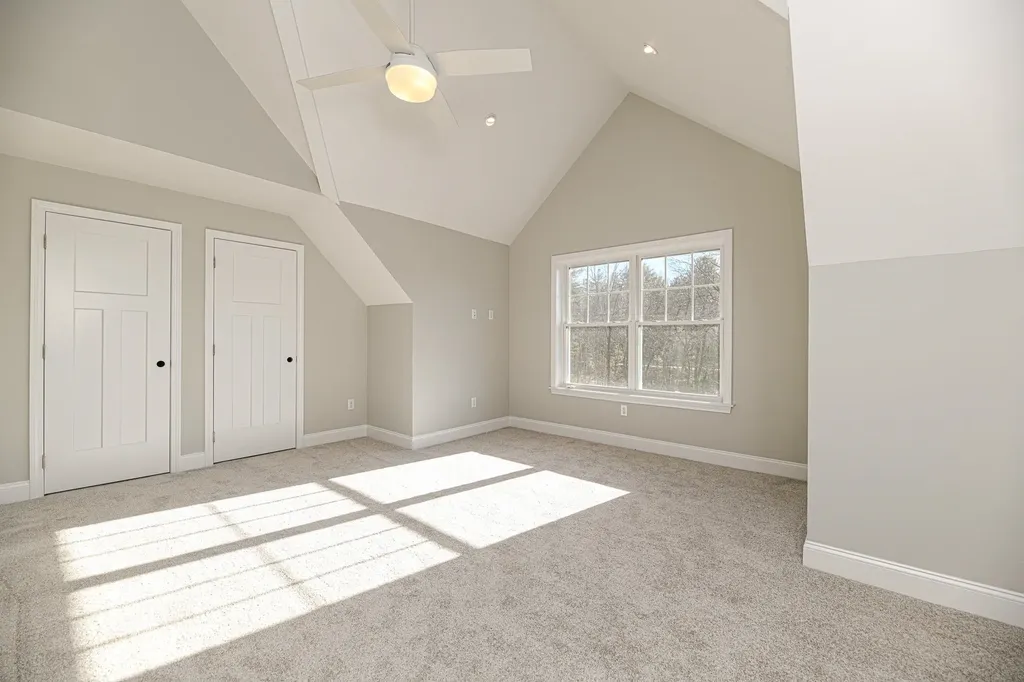 5 Delphi Way Londonderry NH 03053