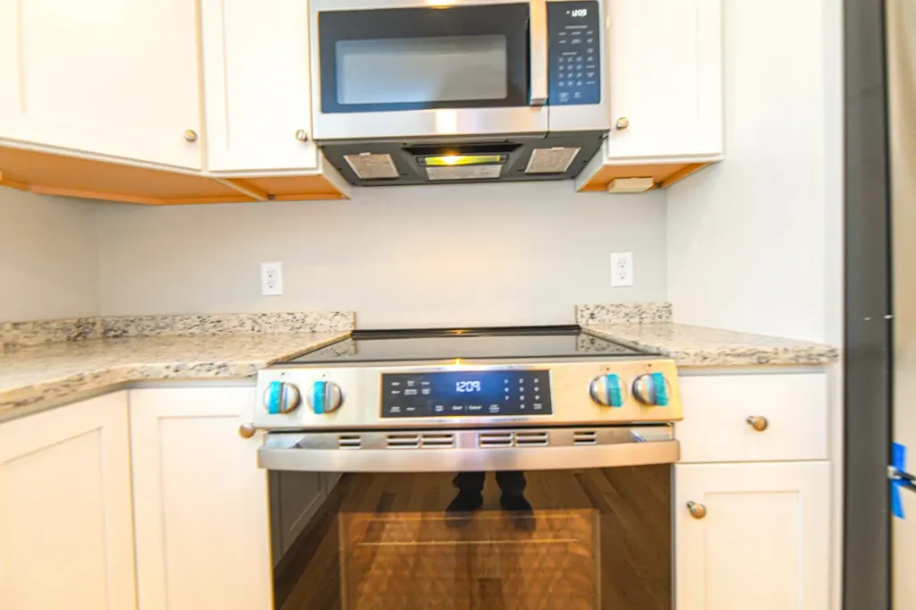 5 Delphi Way Londonderry NH 03053