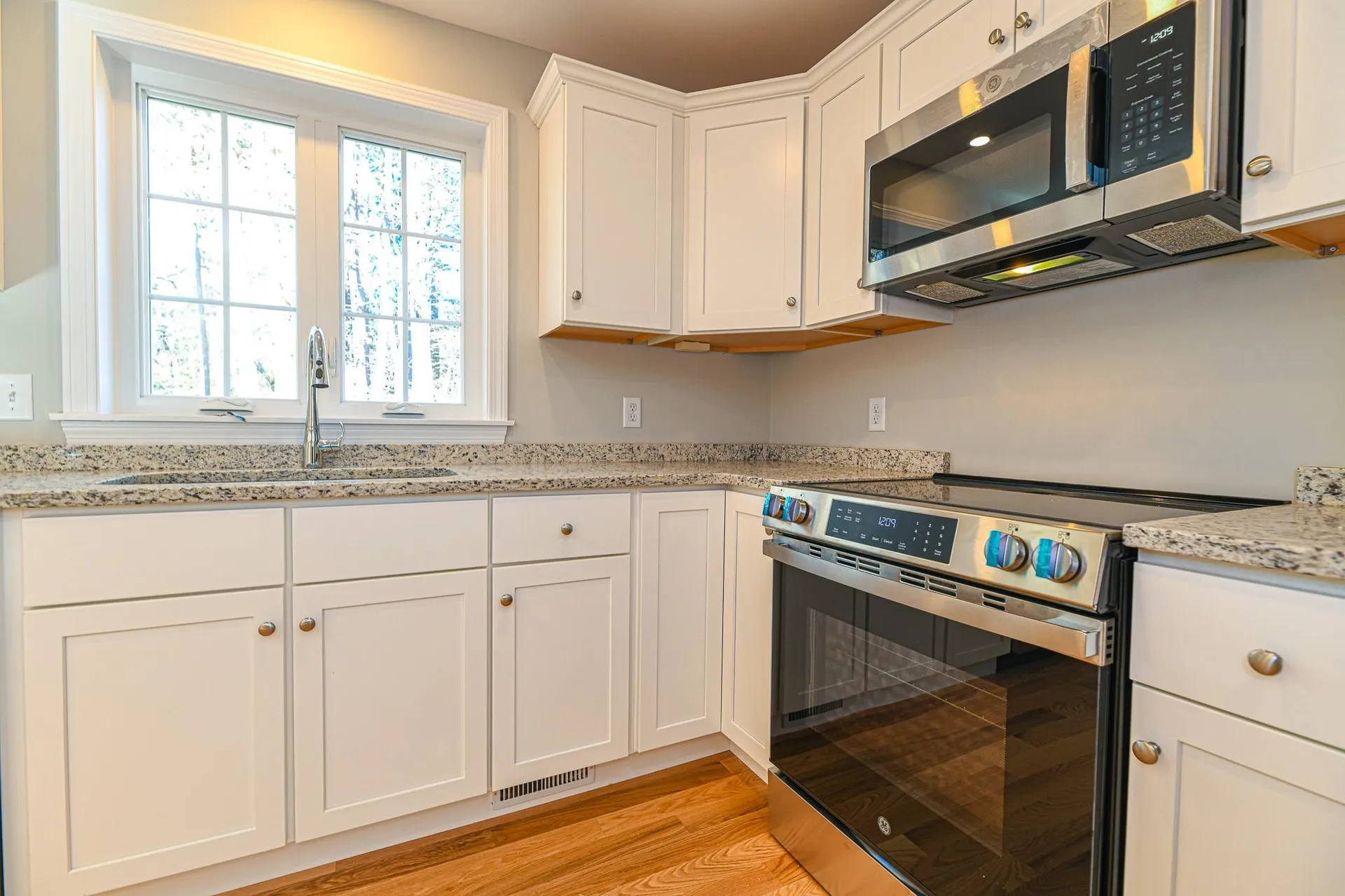 5 Delphi Way Londonderry NH 03053