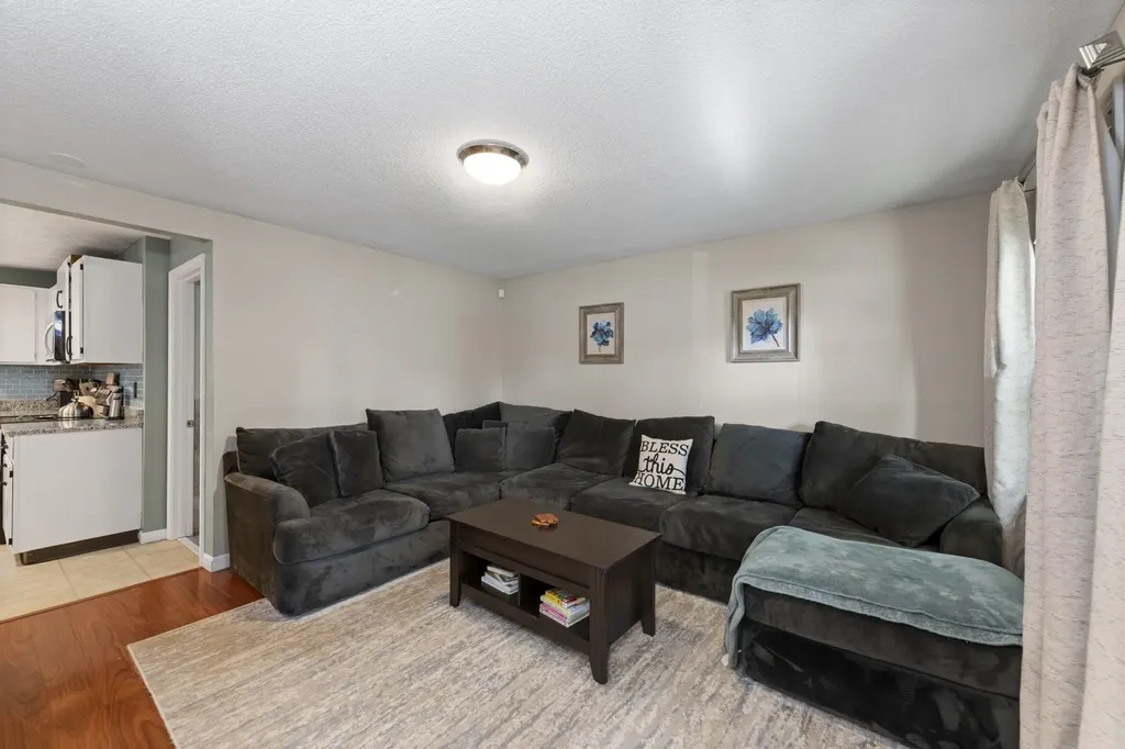 44 Pilgrim Drive Litchfield NH 03052