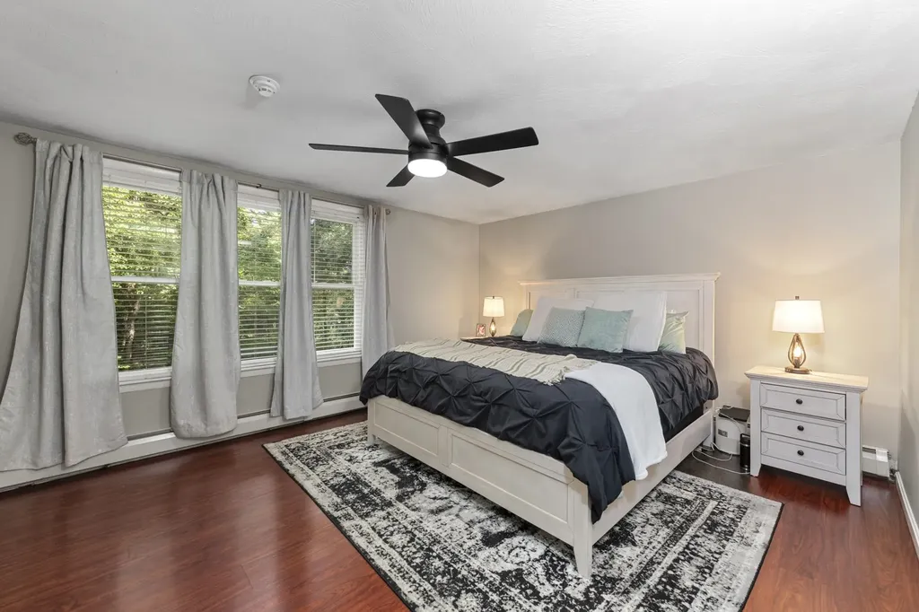 44 Pilgrim Drive Litchfield NH 03052