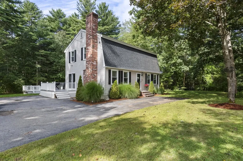 44 Pilgrim Drive Litchfield NH 03052