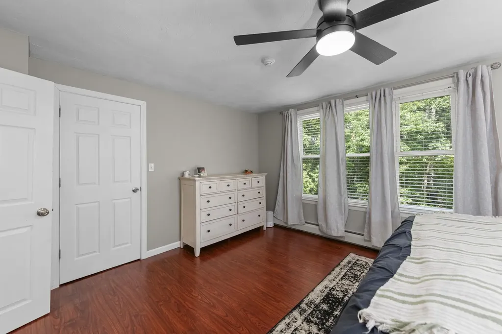 44 Pilgrim Drive Litchfield NH 03052