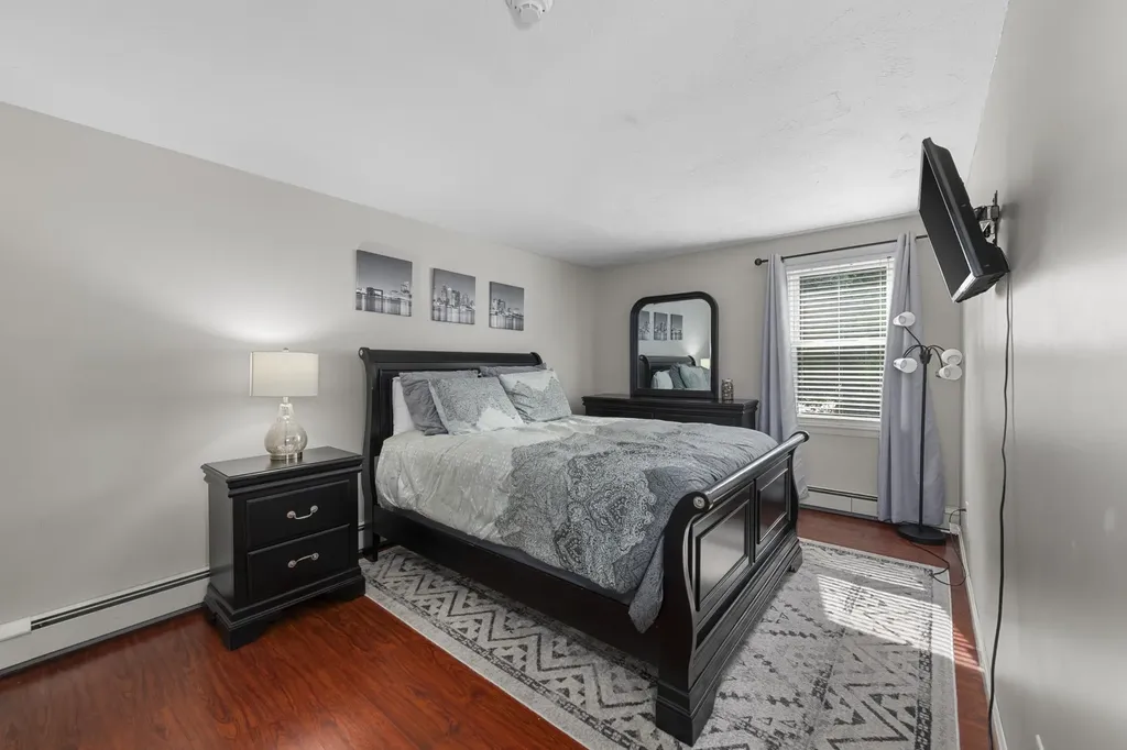 44 Pilgrim Drive Litchfield NH 03052