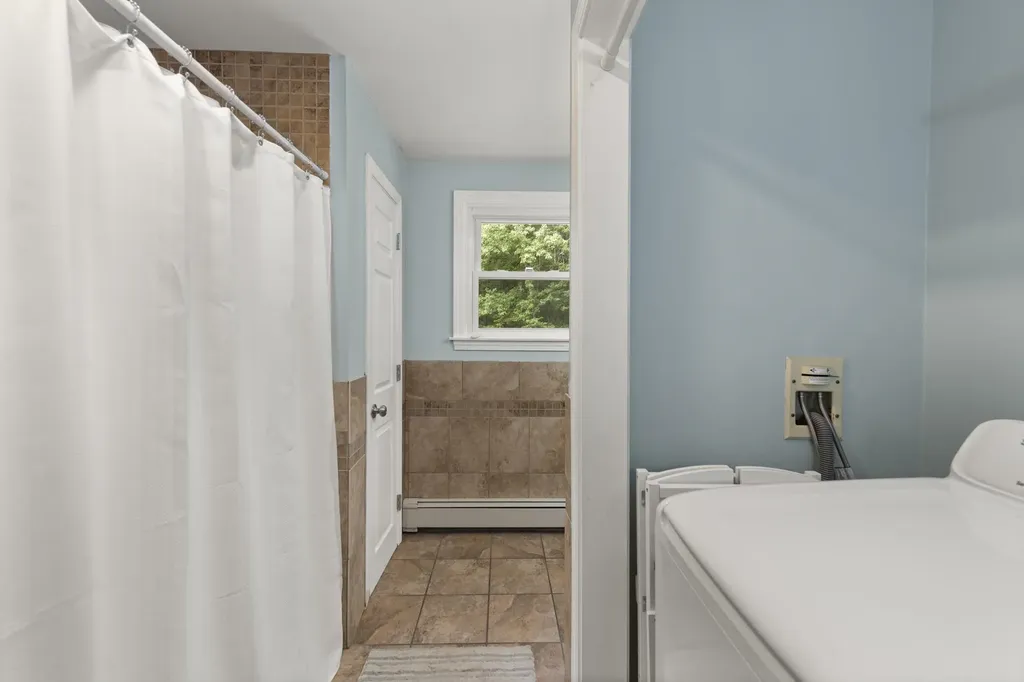 44 Pilgrim Drive Litchfield NH 03052