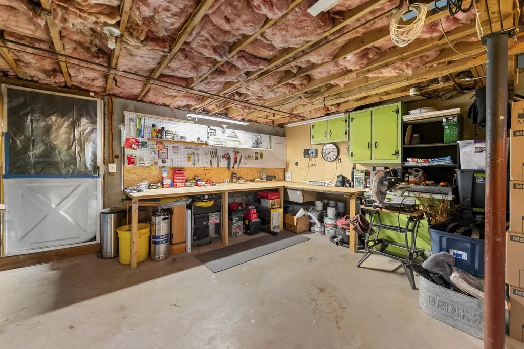 44 Pilgrim Drive Litchfield NH 03052