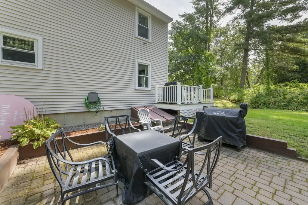 44 Pilgrim Drive Litchfield NH 03052