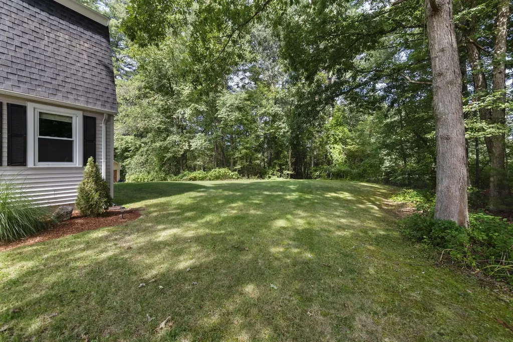 44 Pilgrim Drive Litchfield NH 03052