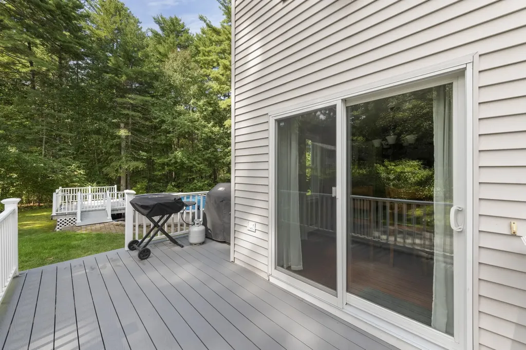 44 Pilgrim Drive Litchfield NH 03052