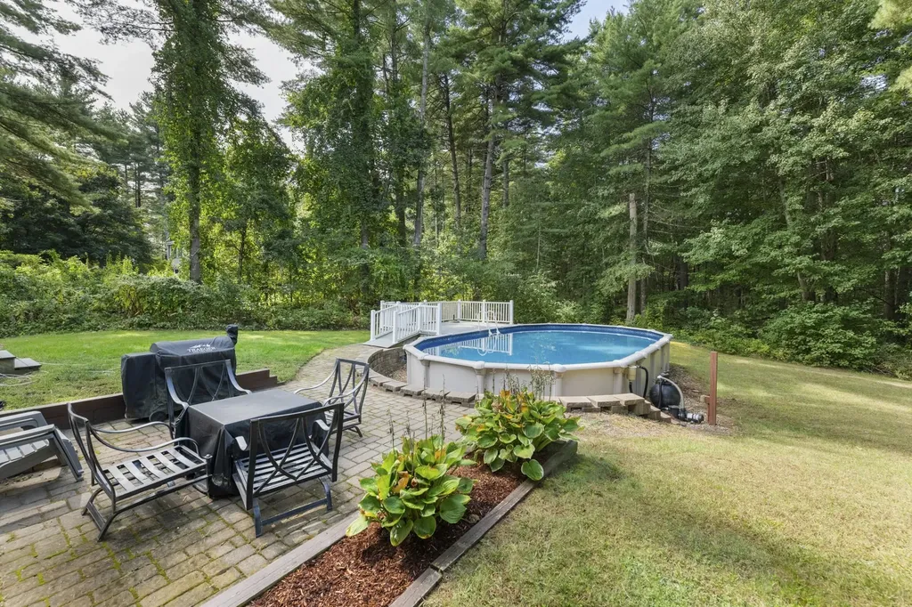 44 Pilgrim Drive Litchfield NH 03052