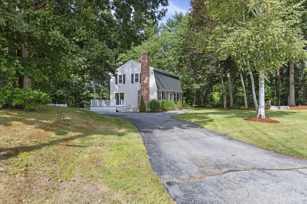 44 Pilgrim Drive Litchfield NH 03052