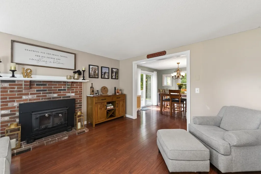 44 Pilgrim Drive Litchfield NH 03052