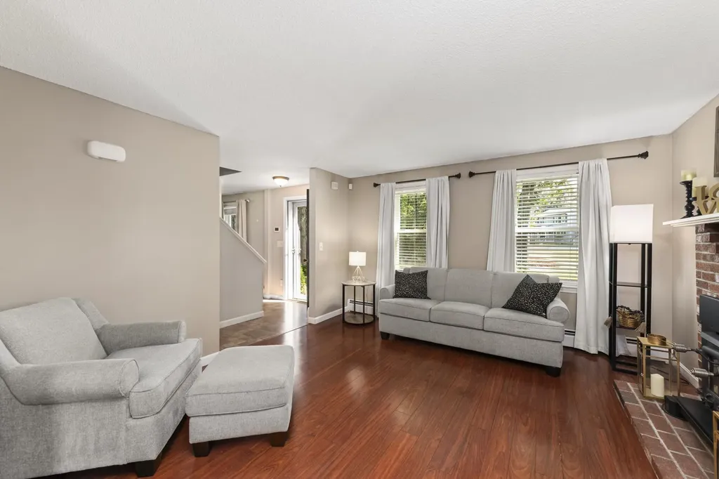 44 Pilgrim Drive Litchfield NH 03052