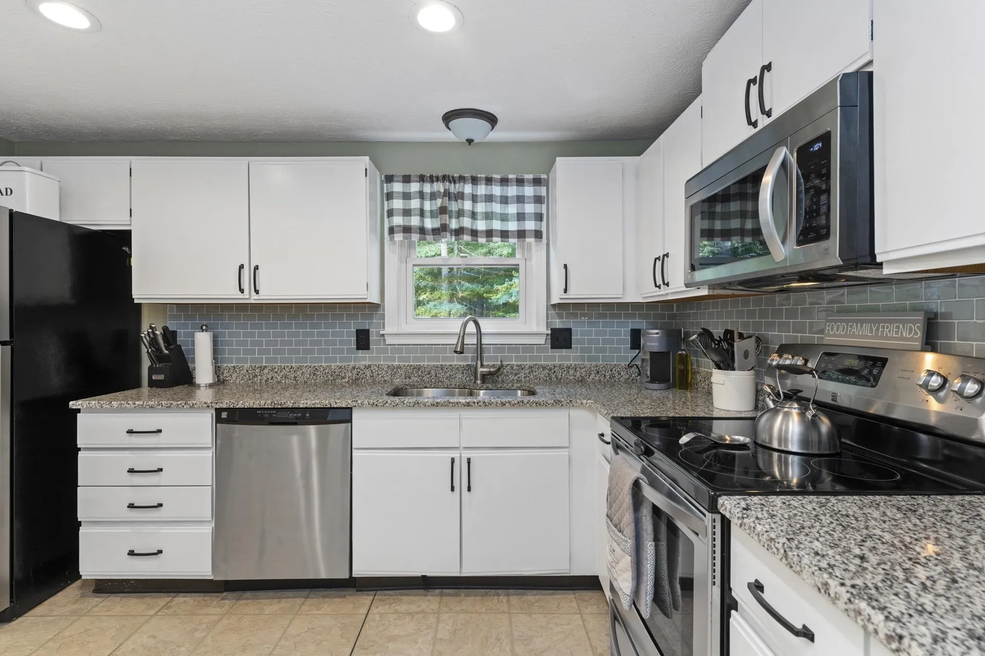 44 Pilgrim Drive Litchfield NH 03052