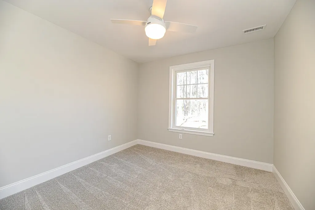 7 Delphi Way Londonderry NH 03053