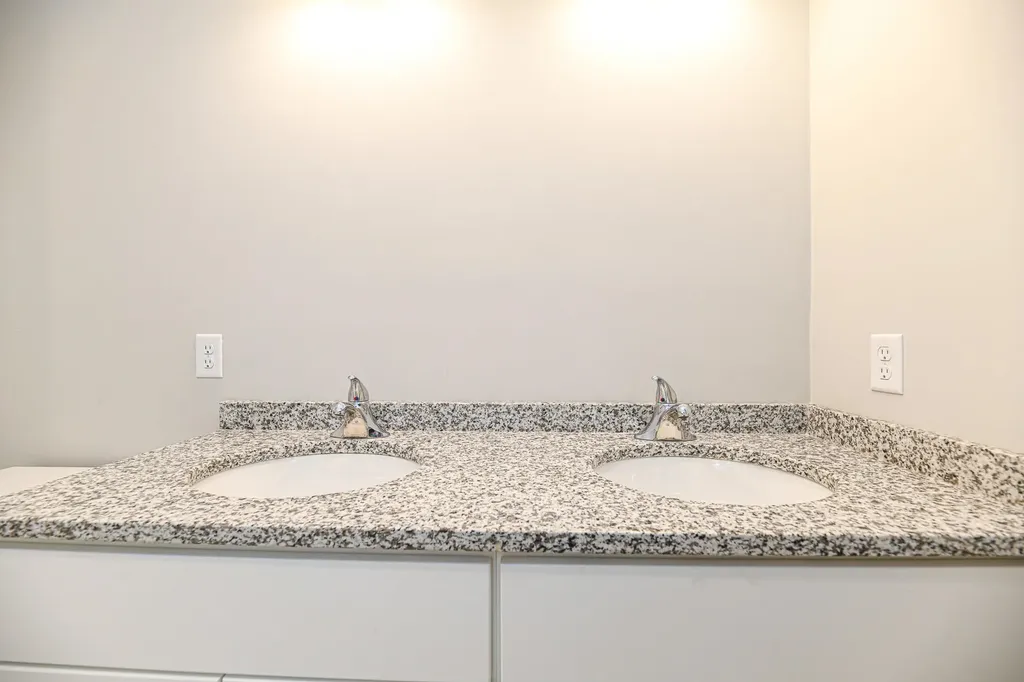 7 Delphi Way Londonderry NH 03053