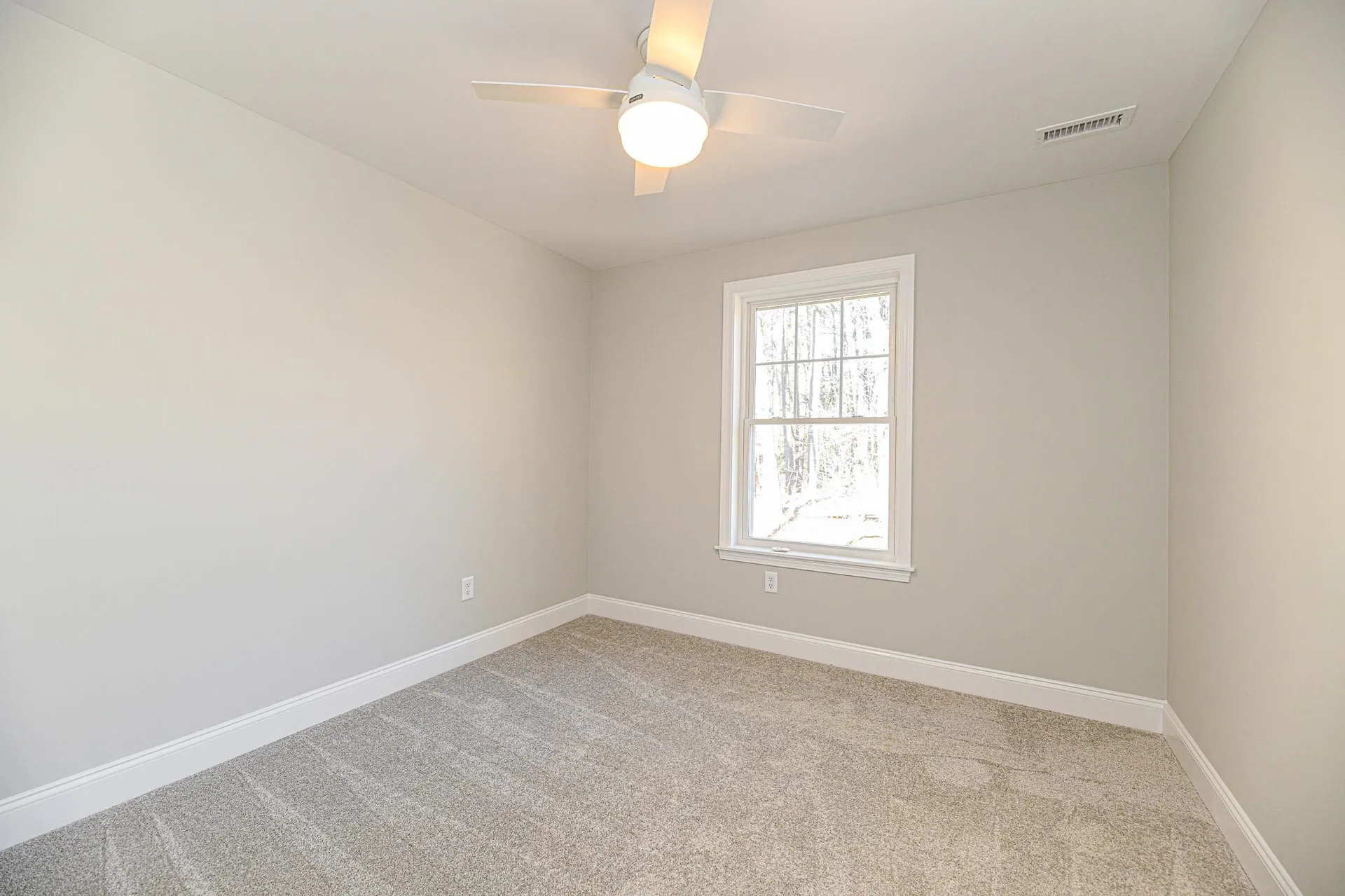 7 Delphi Way Londonderry NH 03053