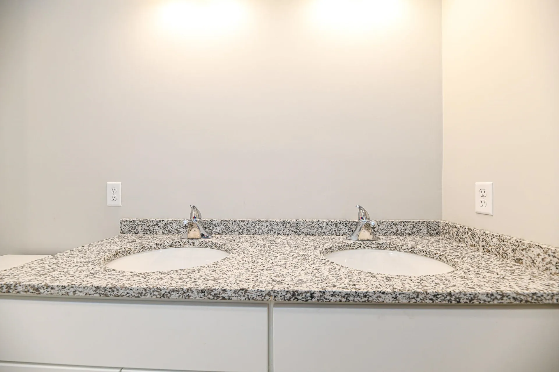 7 Delphi Way Londonderry NH 03053