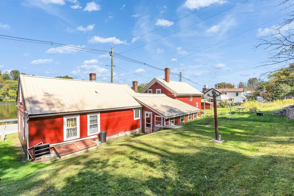 16 River Street Greenville NH 03048