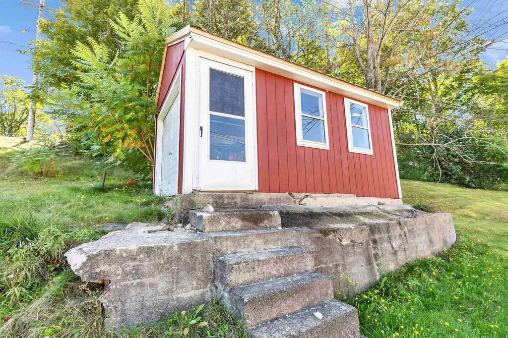 16 River Street Greenville NH 03048