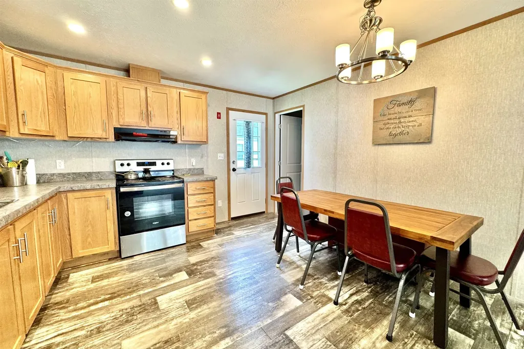 6 Torey Place Londonderry NH 03038