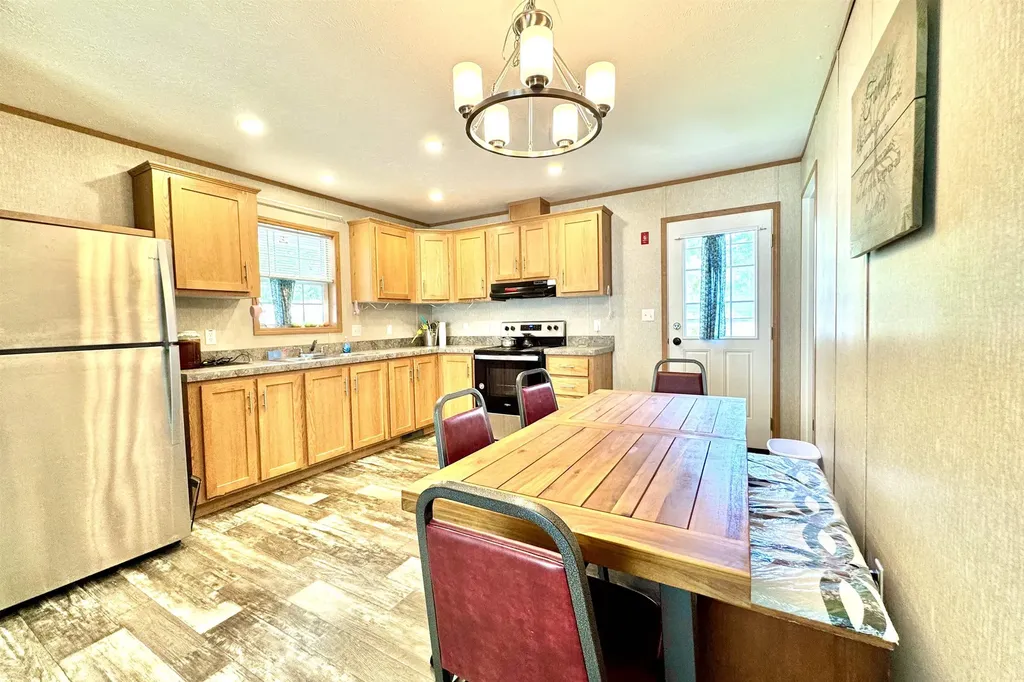 6 Torey Place Londonderry NH 03038