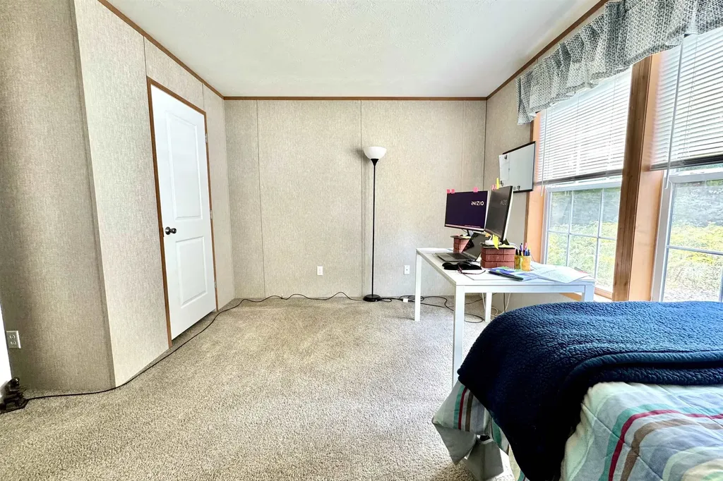 6 Torey Place Londonderry NH 03038