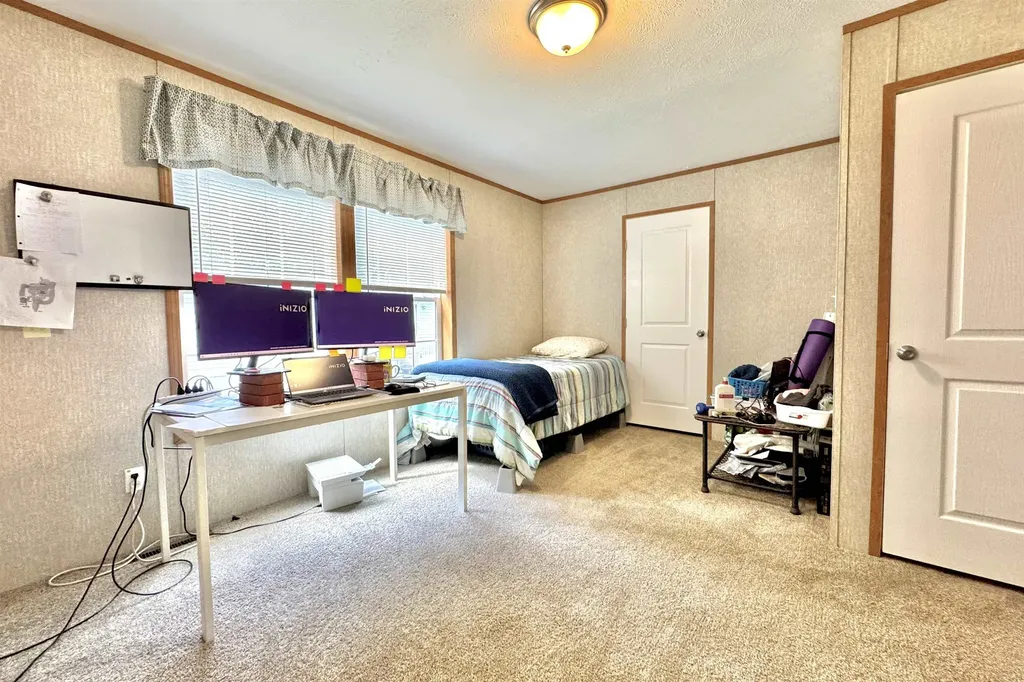 6 Torey Place Londonderry NH 03038