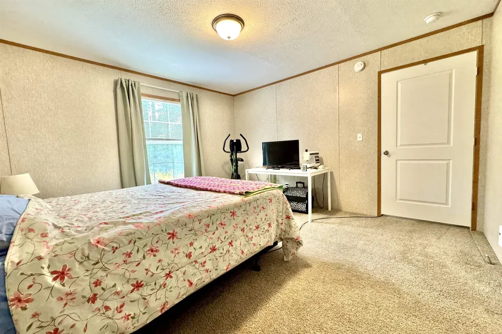 6 Torey Place Londonderry NH 03038