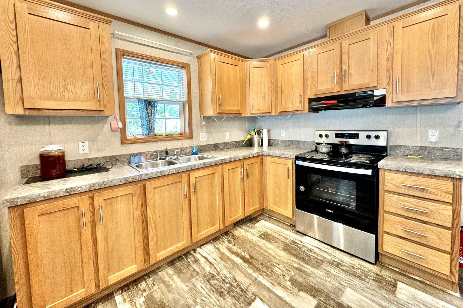 6 Torey Place Londonderry NH 03038