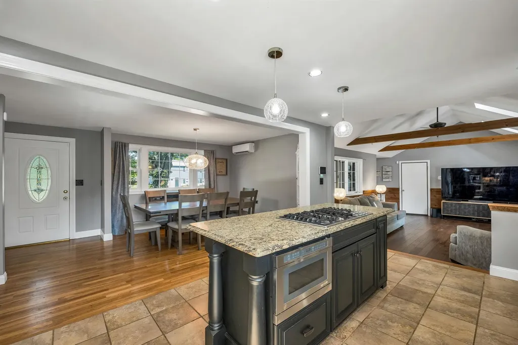 4 Washington Street Hudson NH 03051