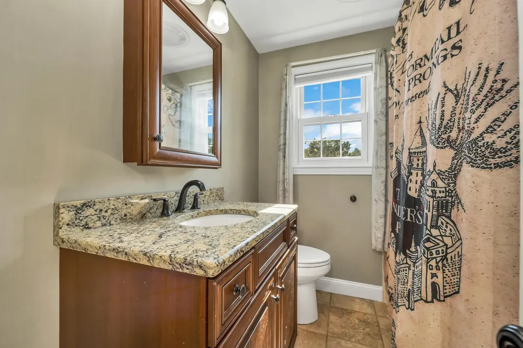 4 Washington Street Hudson NH 03051