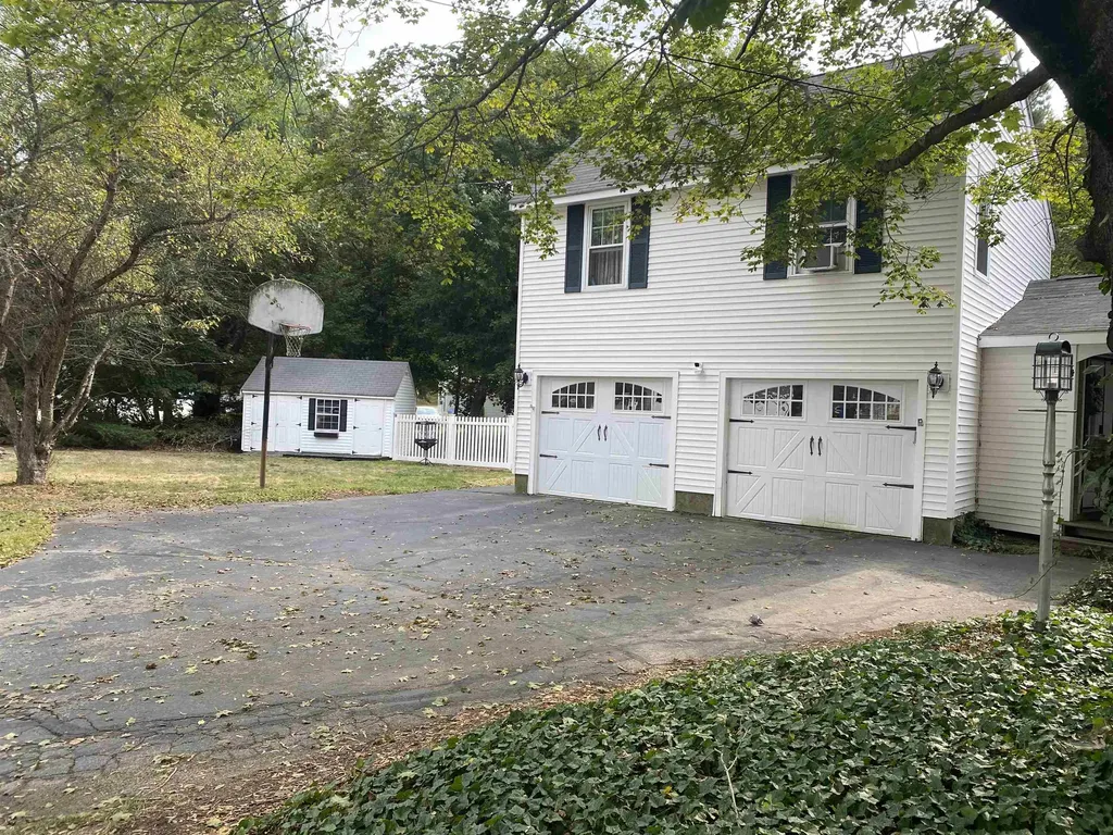 4 Washington Street Hudson NH 03051