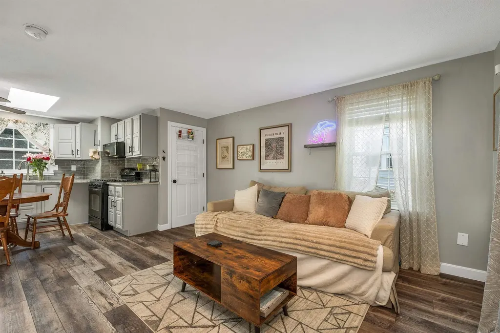 4 Washington Street Hudson NH 03051