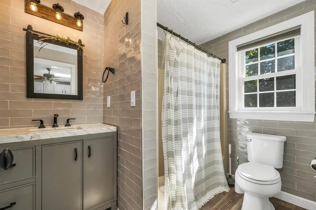 4 Washington Street Hudson NH 03051