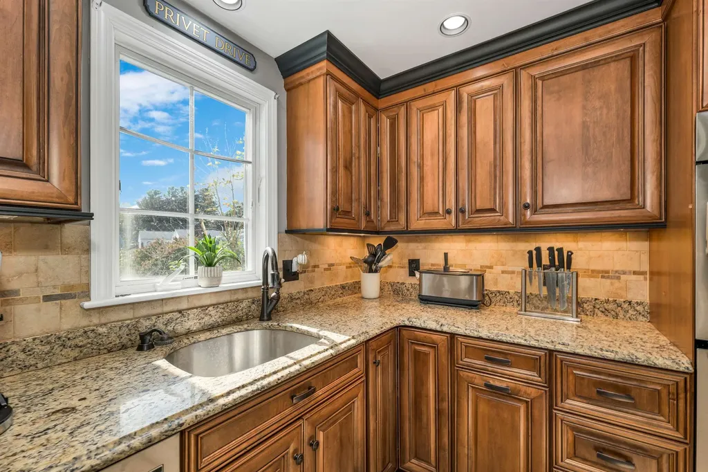 4 Washington Street Hudson NH 03051