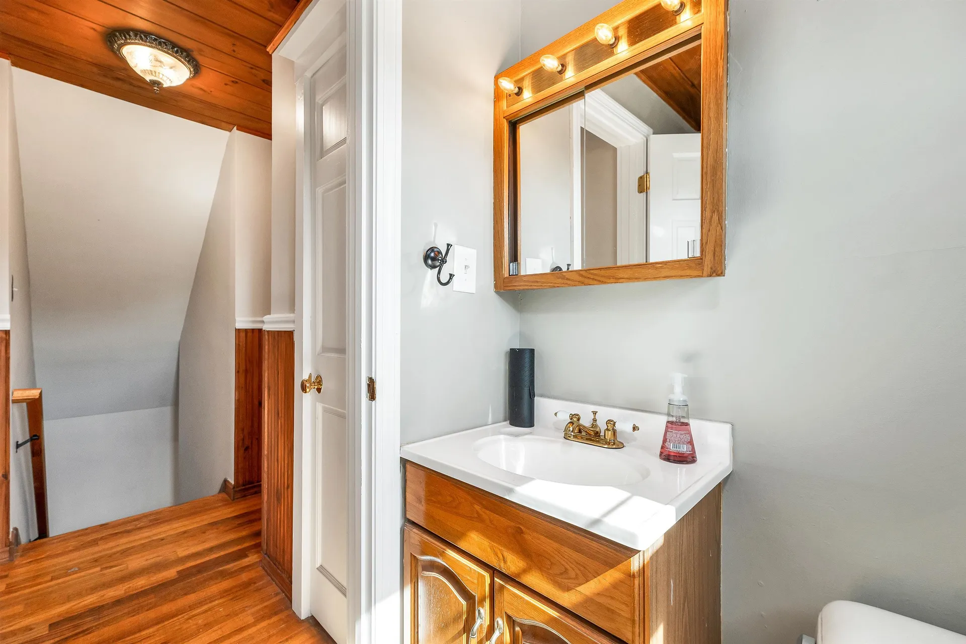 4 Washington Street Hudson NH 03051