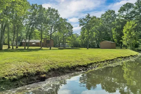 6 Weston Street Derry NH 03038