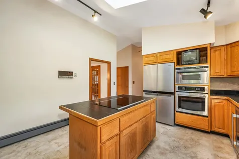 6 Weston Street Derry NH 03038