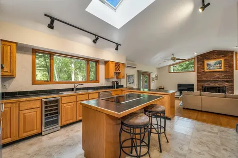 6 Weston Street Derry NH 03038