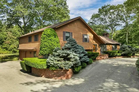 6 Weston Street Derry NH 03038